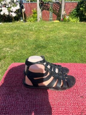 Bare straps Women’s Black Strappy Gladiator Sandals Size 11